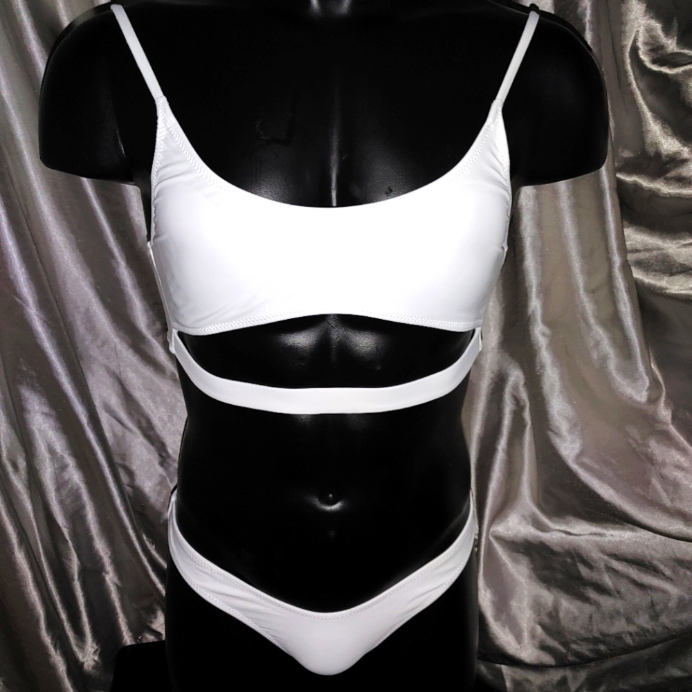 Isola Bella Frederick's of Hollywood White Bikini Swimsuit Size M Brand New tags